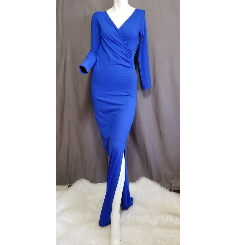 ⭕️5/$25⭕️ Like New! Long Sleeve Stretch Gown W/Slit - Picture 2 of 7